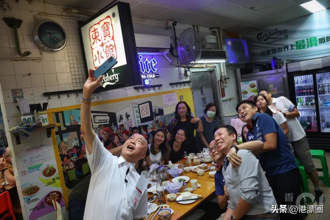 一家店铺宣布关门整条街,一家店突然停业了