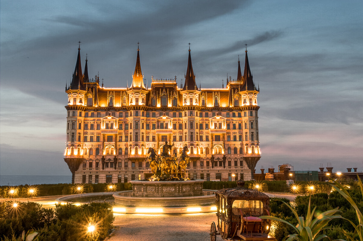 西虹市首富五十万一天的酒店,西虹市首富酒店一个月全包多少钱