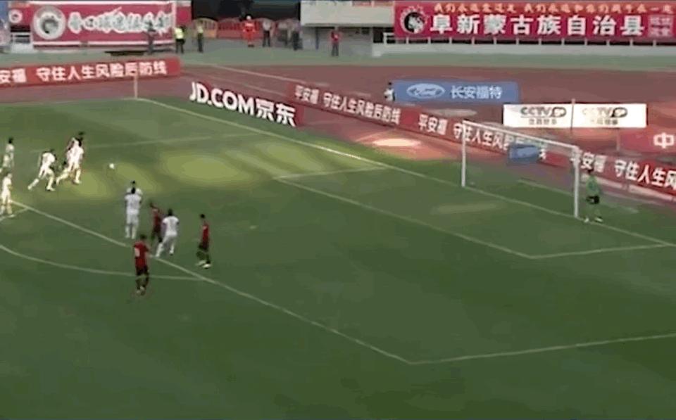 足球踩单车失误搞笑集锦,足球犯规搞笑视频集锦