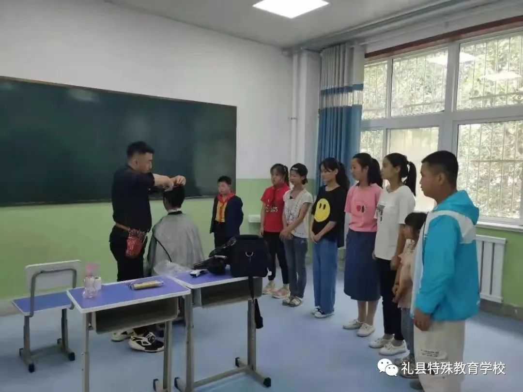 鐗规畩鏁欒偛瀛︽牎宸ヤ綔鍥炵湼,鐖卞績娴囩亴闈欏緟鑺卞紑