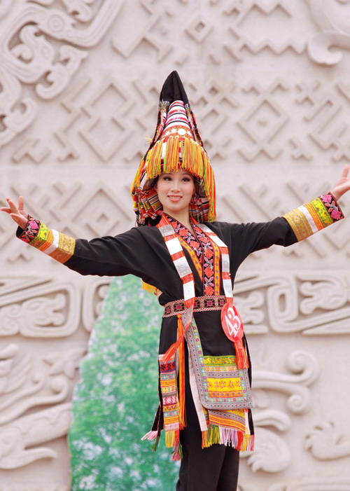 绚丽多彩的少数民族服饰,最具特色的少数民族服饰