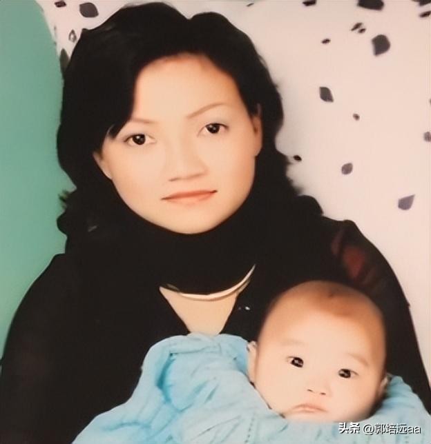 一小伙卖树叶一天挣12000,贵州女子巧用树叶赚大钱