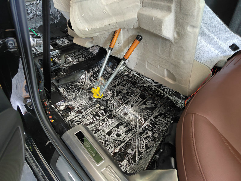 奥迪A6L底盘,四轮隔音升级俄罗斯STP小*弹炸**CSH,怀化汽车隔音