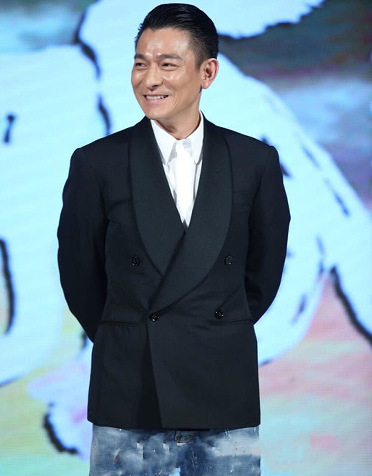 刘德华60岁生日西服配牛仔裤,刘德华年轻时穿牛仔裤白体恤