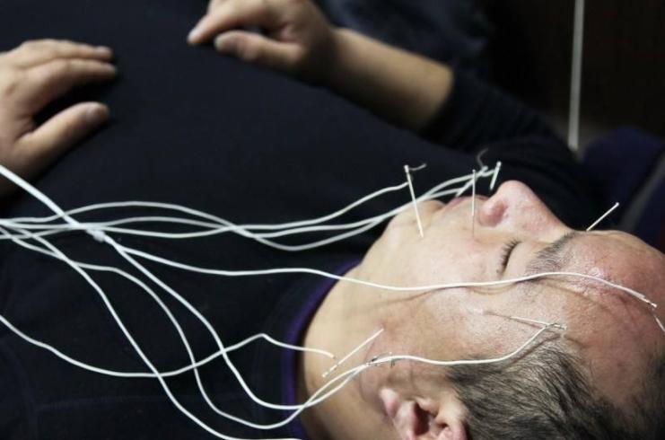 10年前,那个曾教3亿人疯狂英语,被曝家暴丑闻的李阳,如今怎样了