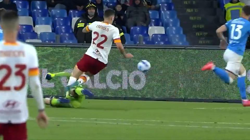 888不满穆里尼奥的言而无信，扎尼奥洛过掉门将，被直接抱摔在地