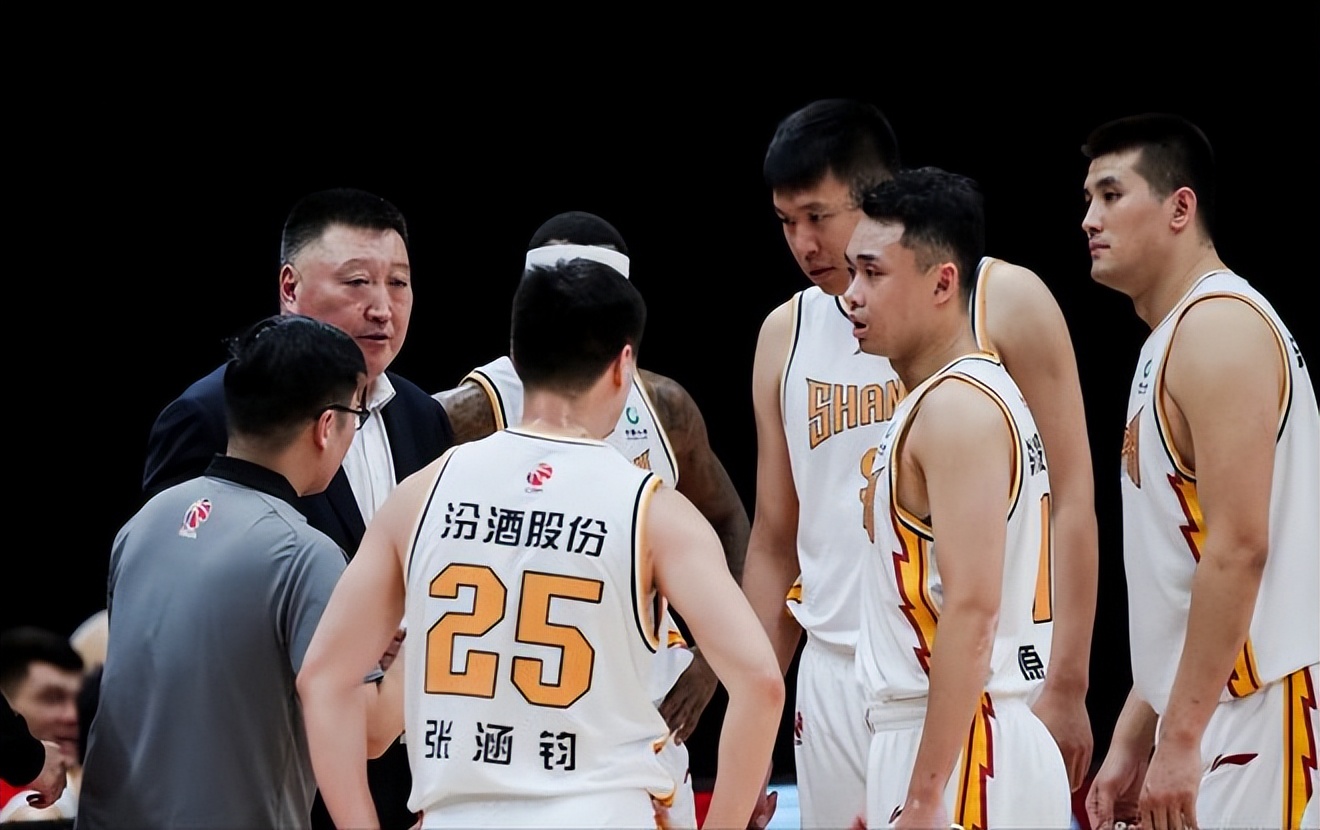 山西男篮闫鹏飞续约上海队了吗,山西男篮闫鹏飞