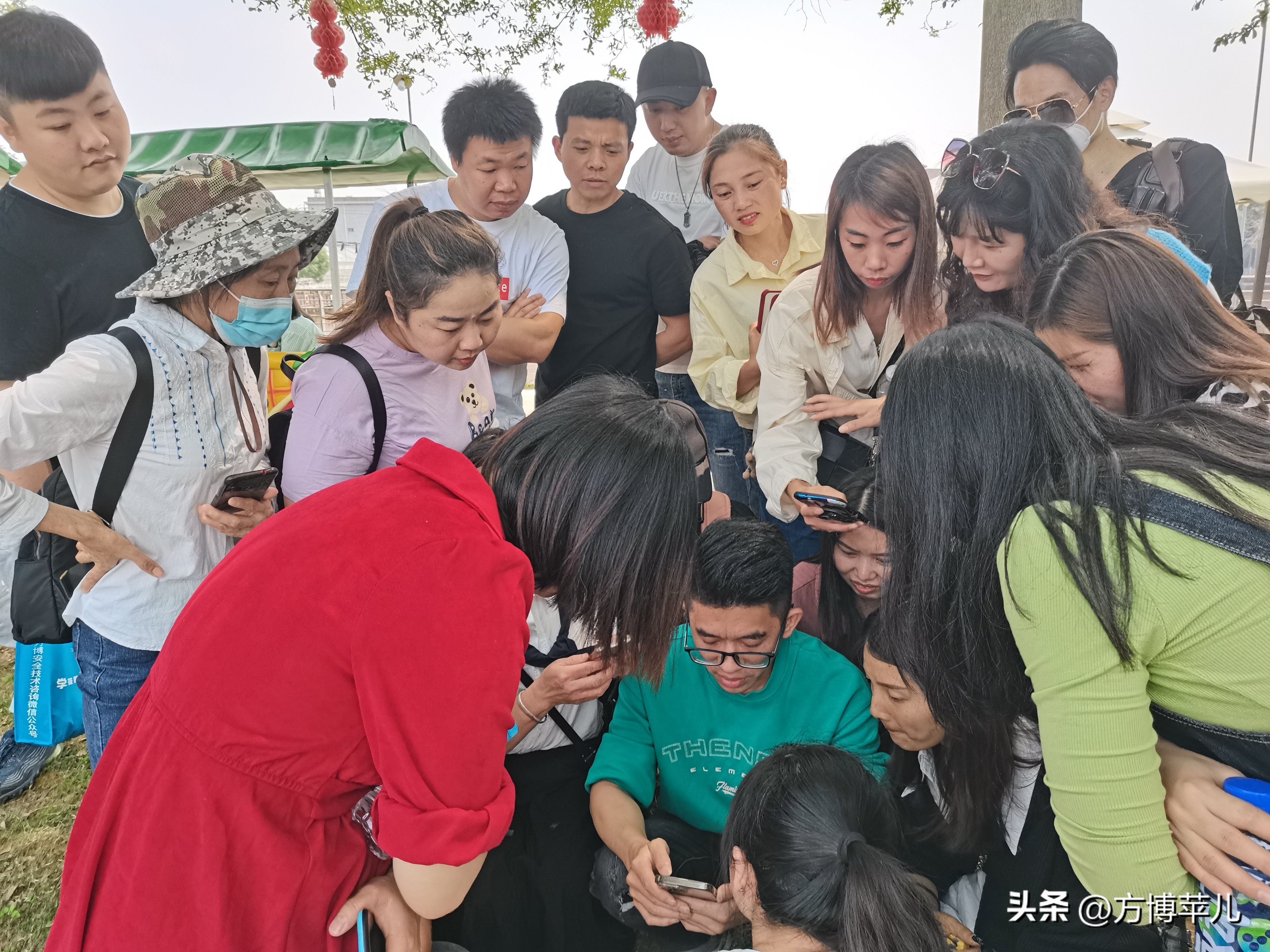 农民变“主播”实操学“带货”——龙海程溪下叶村直播电商培训