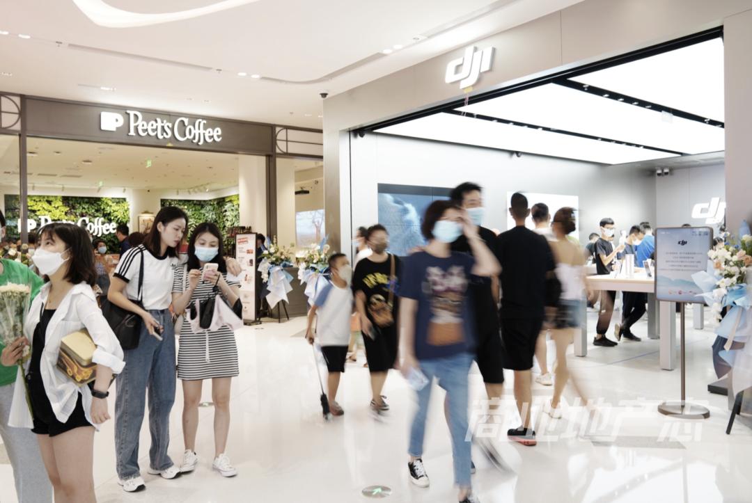 为了提升观察海口万象城的本地化视角,我在海口住了一整周