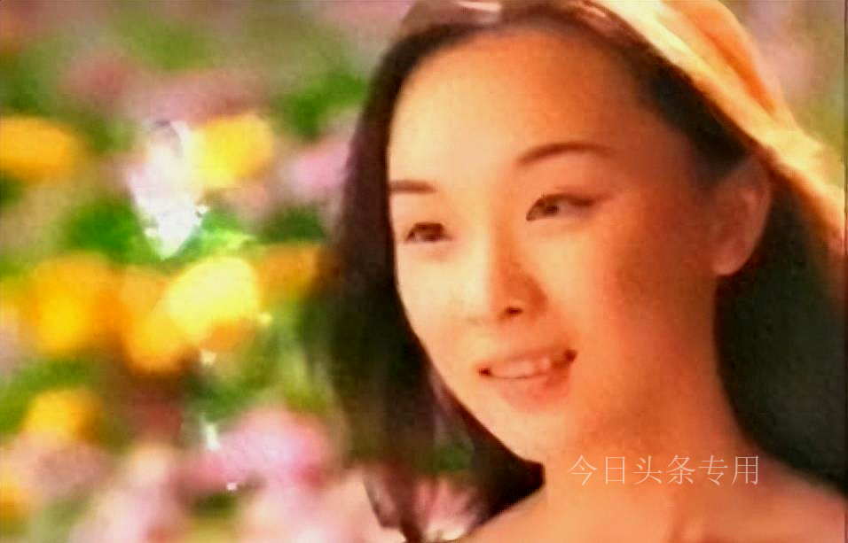 早年大尺度戏,为博出位全裸出镜,一脱成名的她到底有多少黑料?