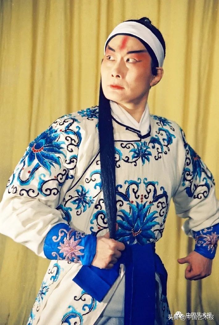 杩欎釜灞曡涓轰粈涔堜細闇囨捈浜哄績,杩欎釜灞曡鎵撶牬鑹烘湳鍜岀敓娲荤殑鐣岄檺