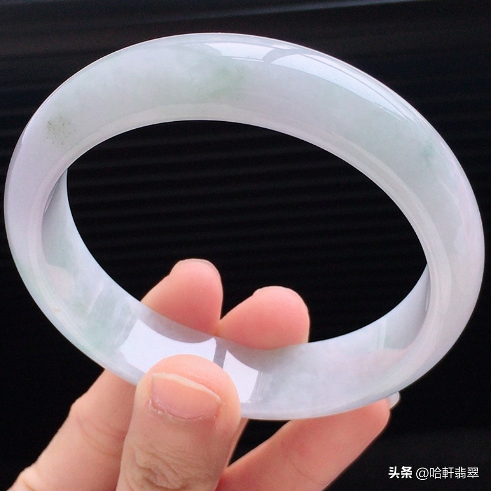 翡翠手镯预算在500以下怎么选,翡翠手镯和翡翠挂件哪个保值