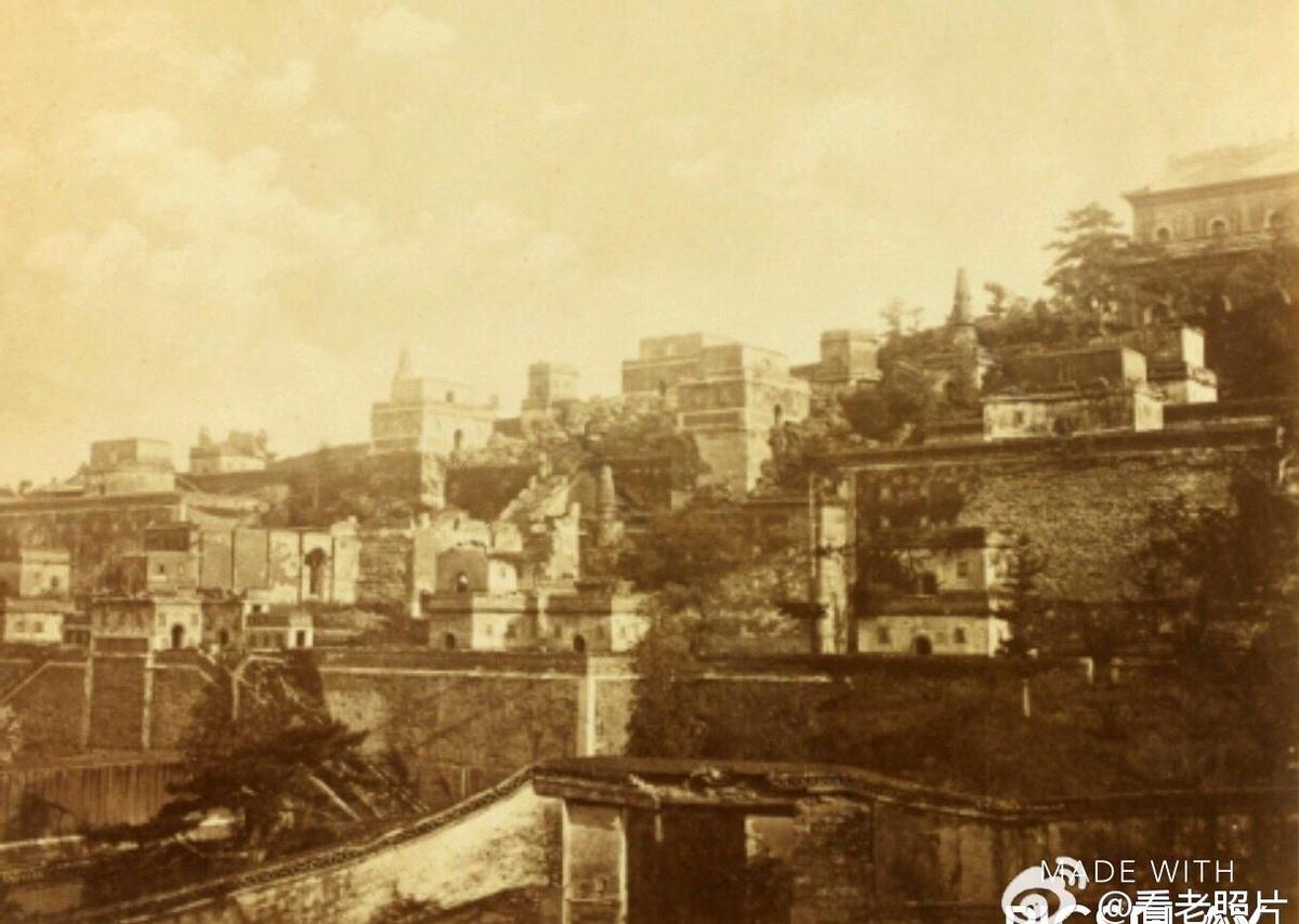 变态的纳粹德国,*光脱**犹太人女人衣服,集体*杀屠**!