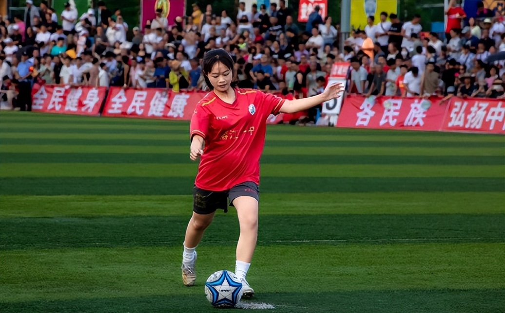 直击贵州村超足球之夜直播回放,贵州村超球员赛场拼搏