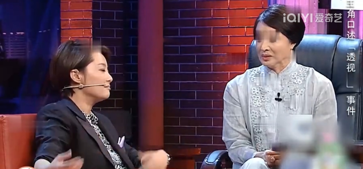 泫雅现场黑色吊带裙,女明星泫雅穿着蝴蝶吊带裙