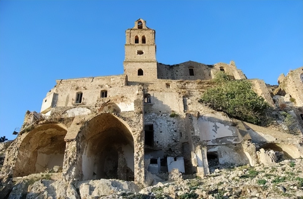 国王政治军事大权,丹麦国王的权力范围和职责有哪些