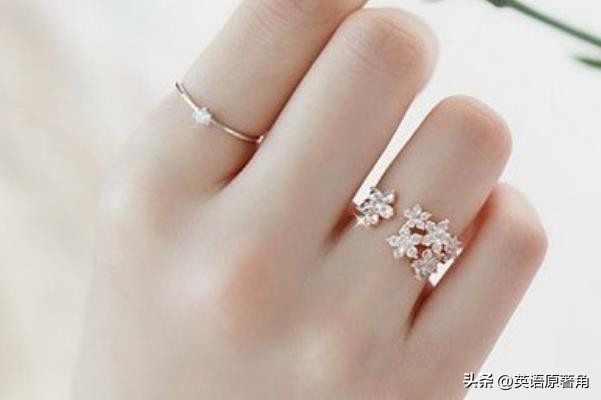素戒指的戴法和意义,金戒指的戴法和图片