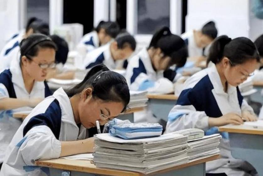 广东高考女孩不考北大清华,16岁女孩口出豪言懒得考北大清华