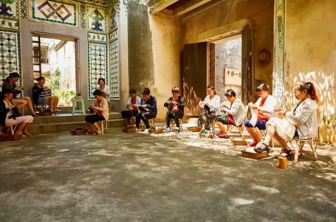 80后广东小伙回村织毛衣年入500万,有个小伙靠织毛衣赚钱是真的吗