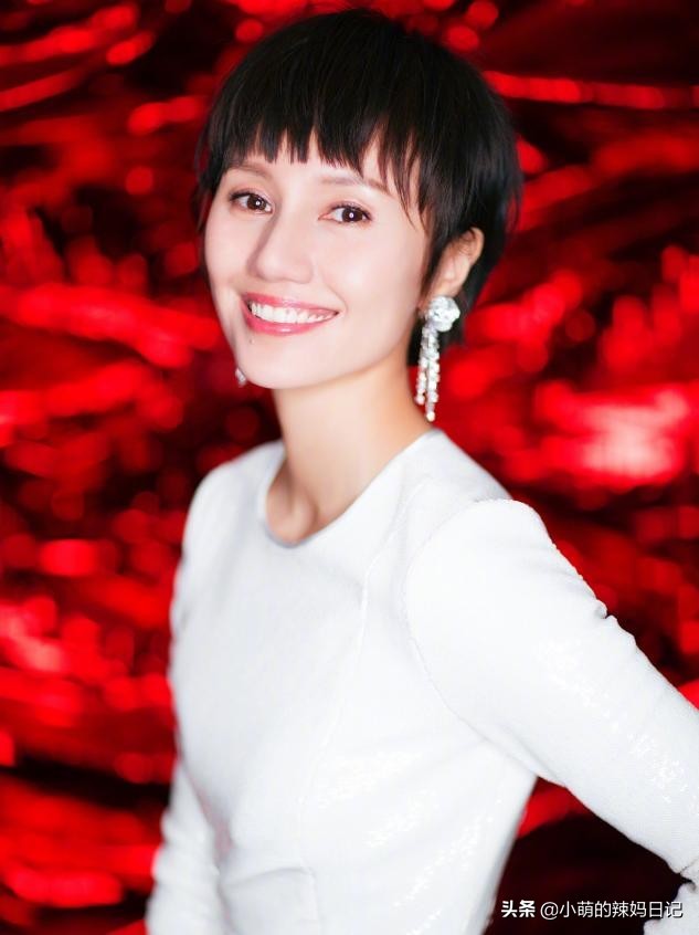 适合头发多的减龄烫发,今年最适合的短头发烫发