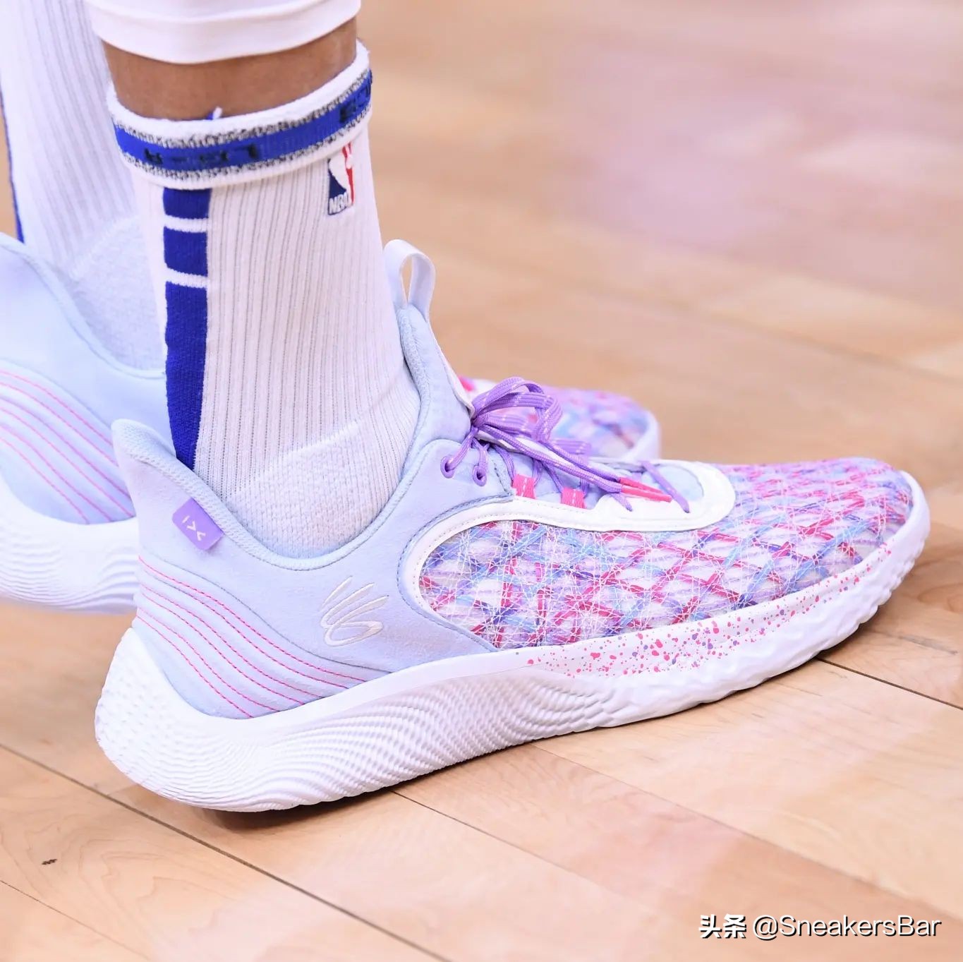 今日nba球星上脚球鞋一览2019,nba球星球鞋每日上脚詹姆斯