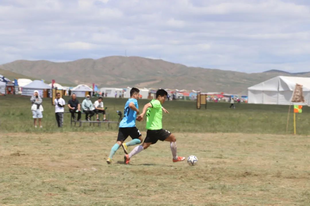 蓝天白云下内蒙古,内蒙古第34届草原那达慕足球比赛