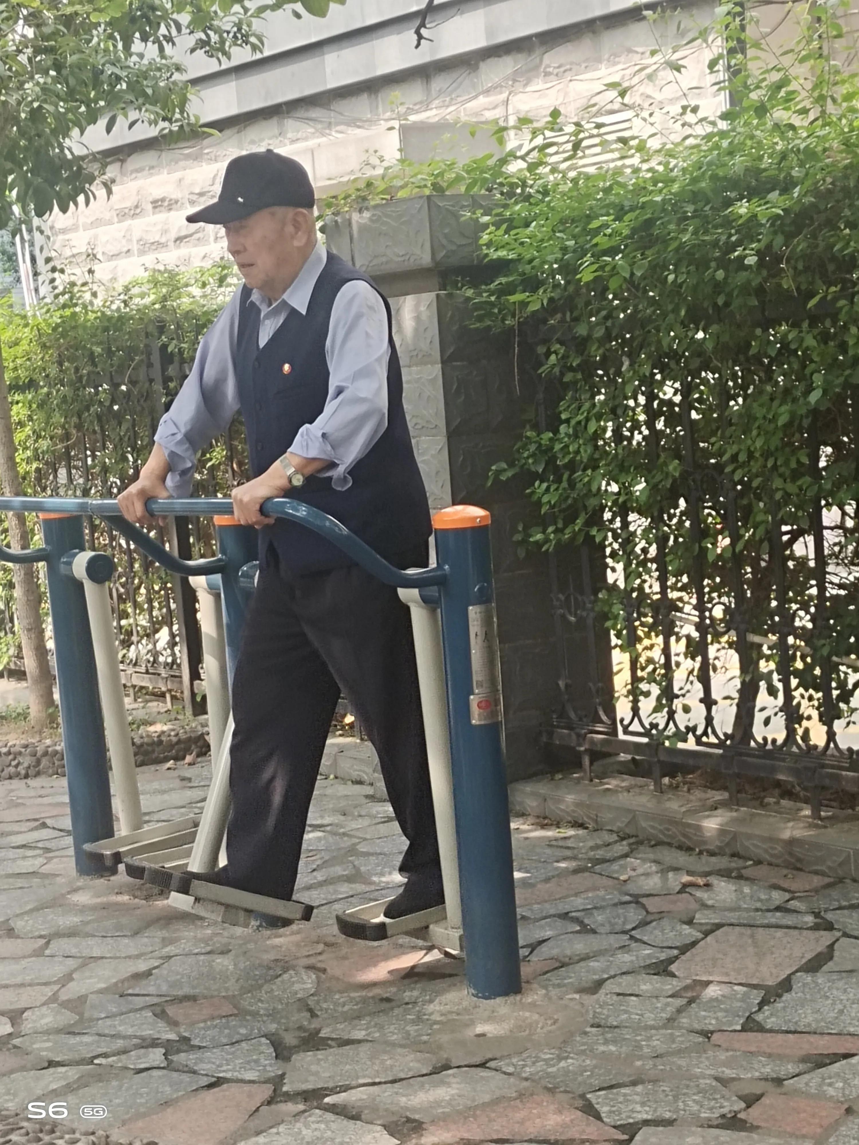 健身房有哪些器械适合60岁人锻炼,60岁人适合锻炼什么健身器械