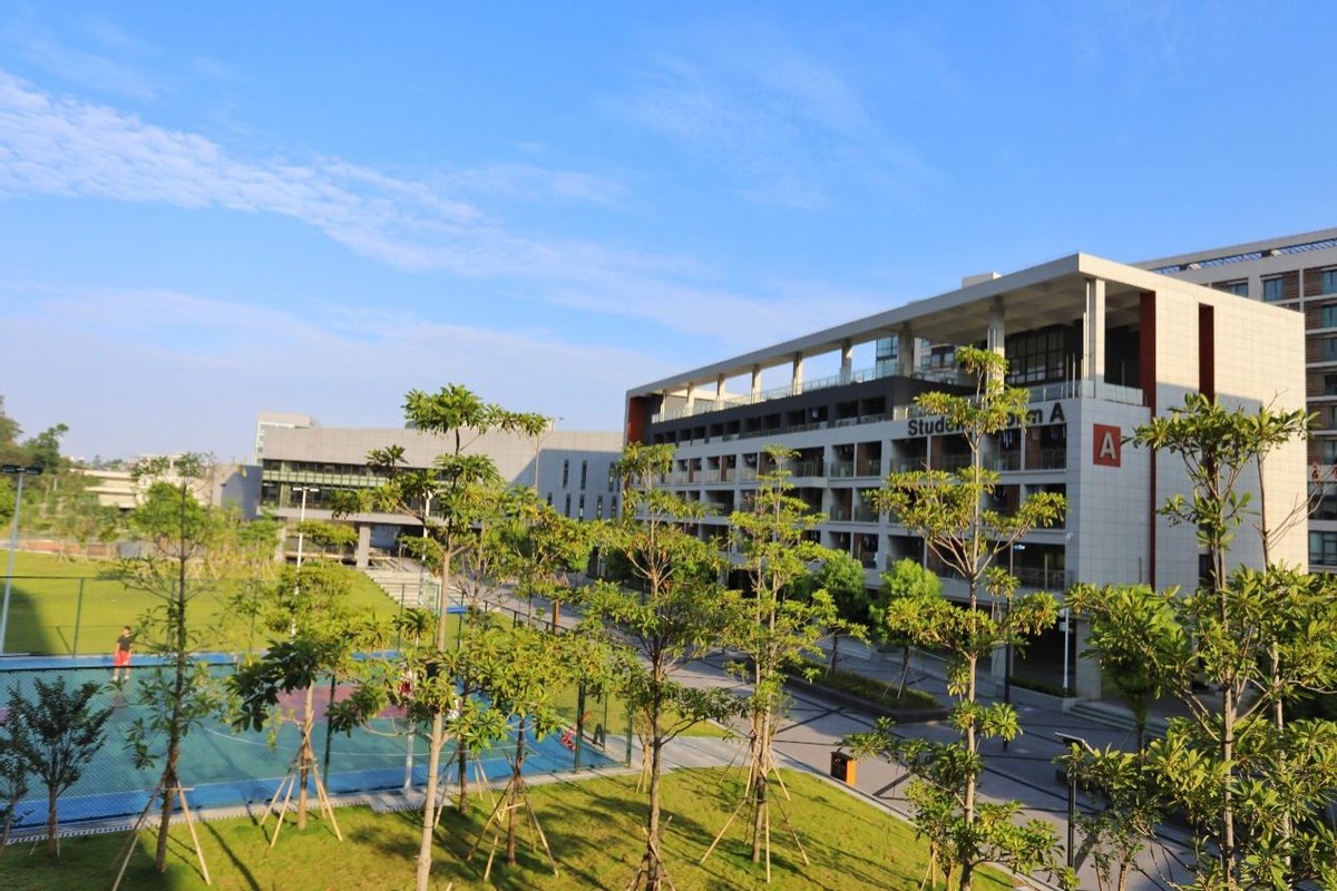 又是“别人家的大学”!“两房一厅”宿舍,“花园楼阁”餐厅!