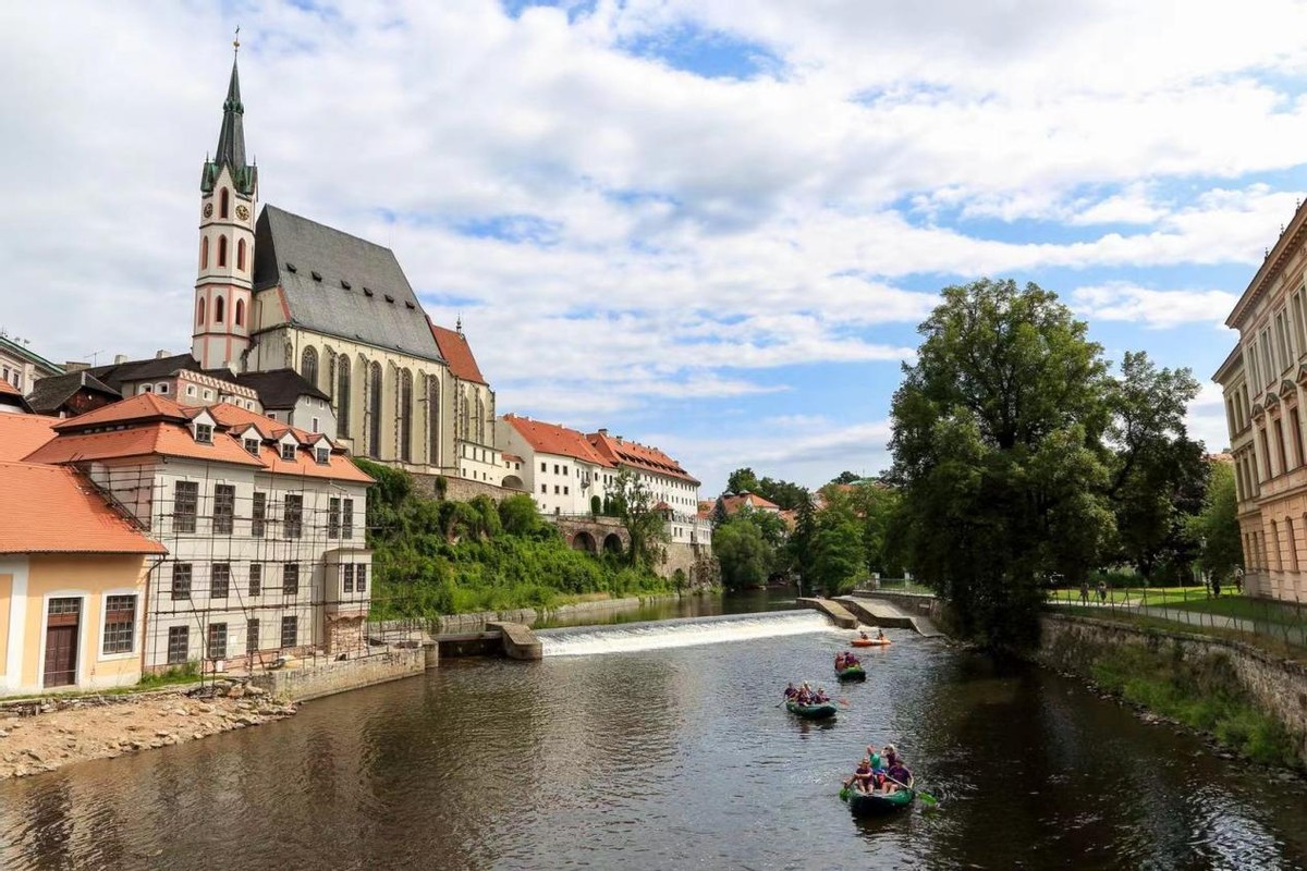 作为发达国家的捷克，为何走上自甘堕落的道路，沦为情色天堂？