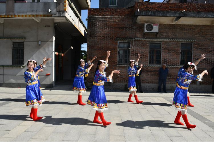 祝贺书院成立,热烈祝贺新校落成