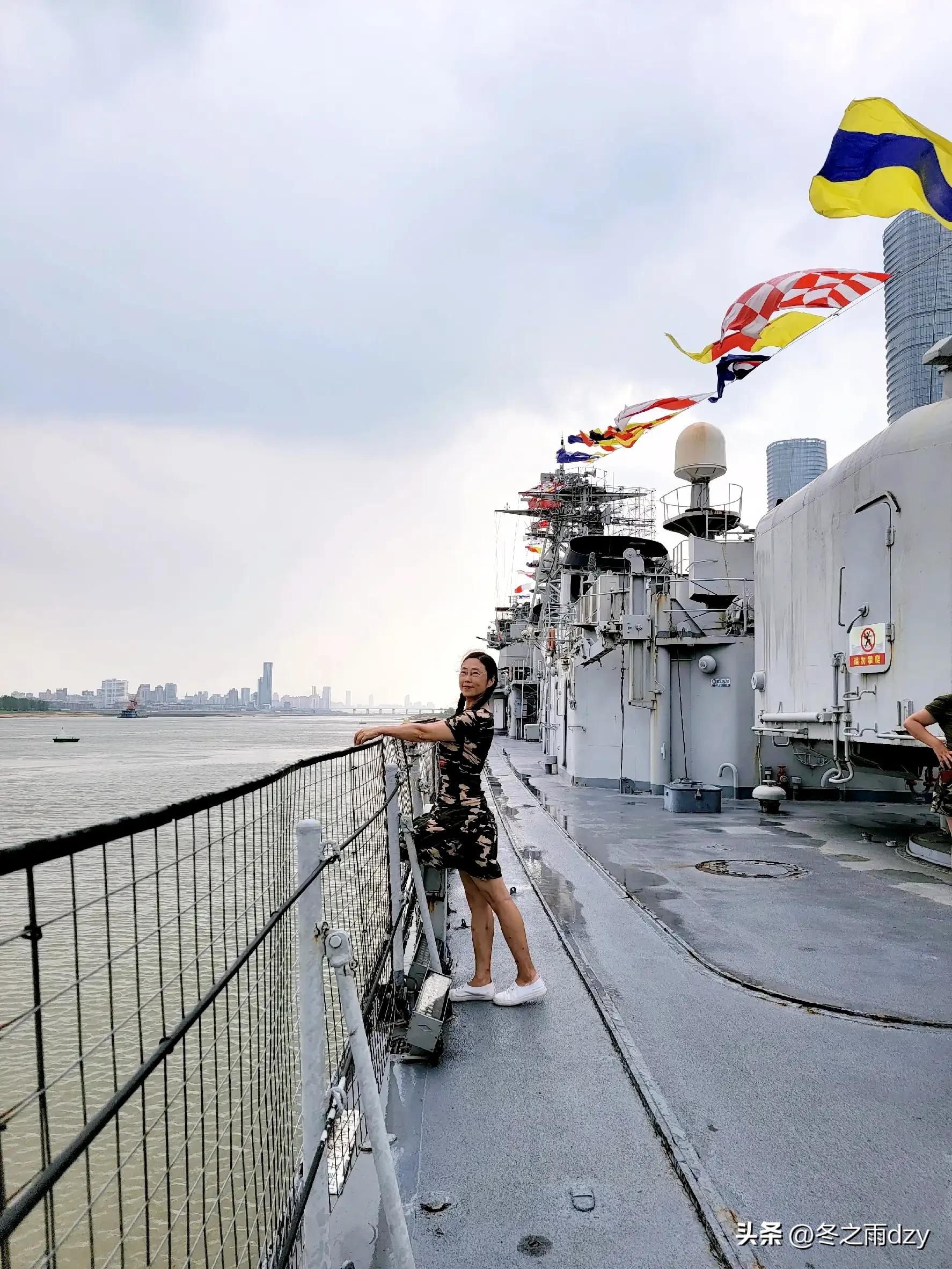 南昌舰主题园凤凰洲湿地公园,凤凰洲建军广场