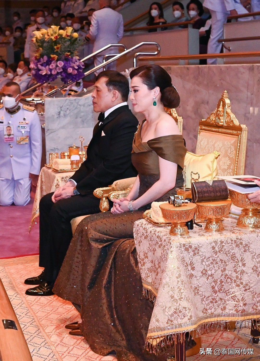 泰国国王王后最新新闻,泰国国王普密蓬诗丽吉王后60周年