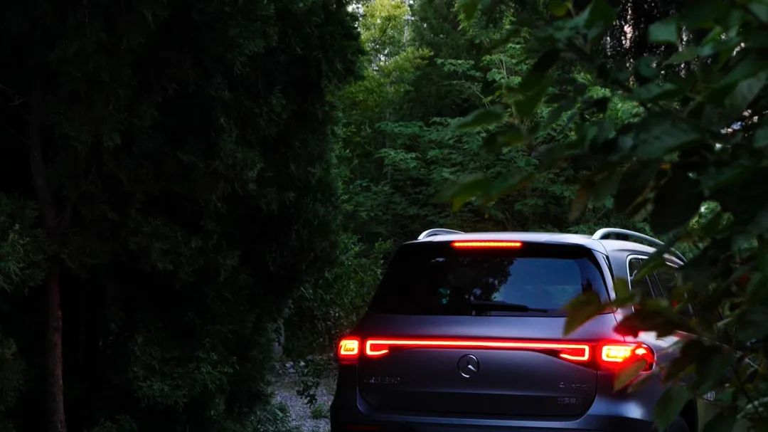 奔驰预测未来不如创造未来,面对风起云涌的时代