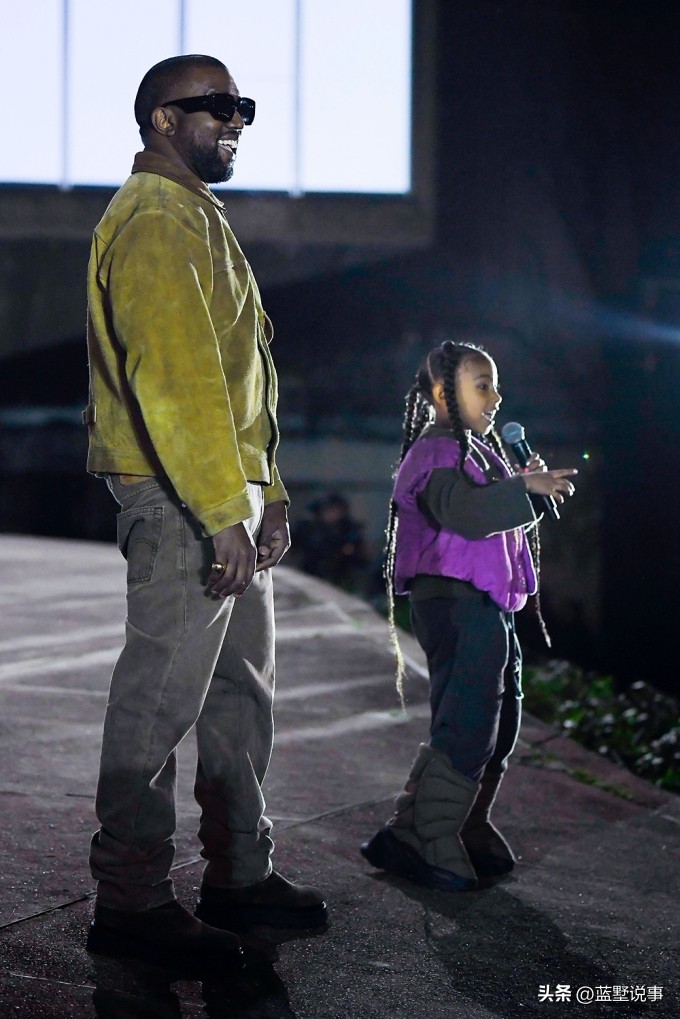 坎耶维斯特和他老婆穿搭,坎耶维斯特妻子亮相巴黎