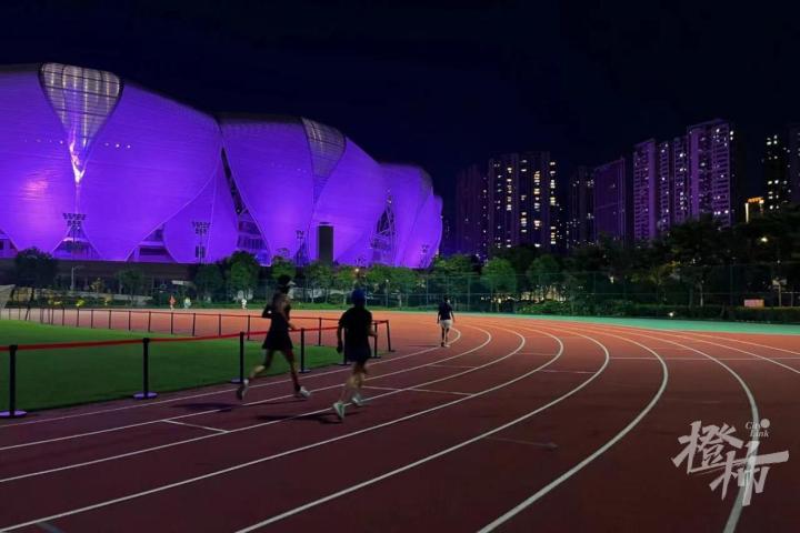 智慧大脑、黑科技加持，在“小莲花”里体验智能观赛