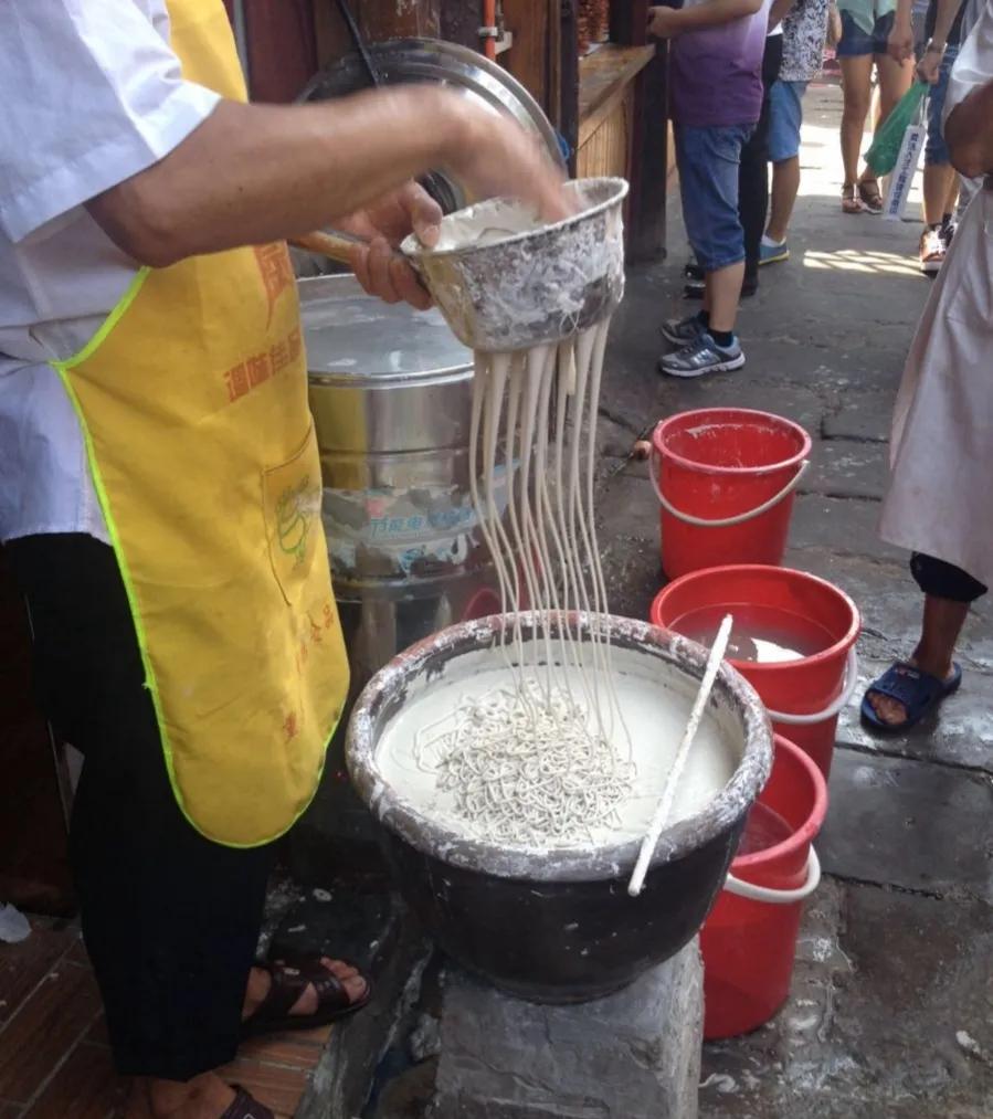 重庆正宗又辣又香的酸辣粉,天下第一香酸辣粉