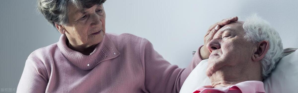 我五一回娘家，不放心保姆照顾卧床的老公，查看监控后倒吸一口气