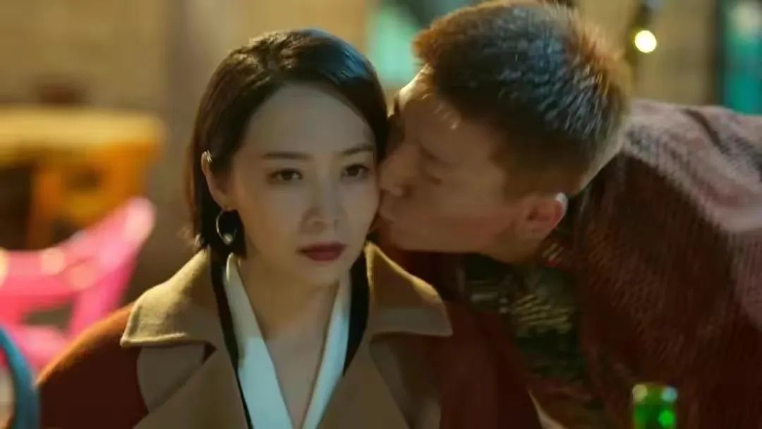 狂飙中程程死前为啥涂口红,狂飙程程临死前涂口红