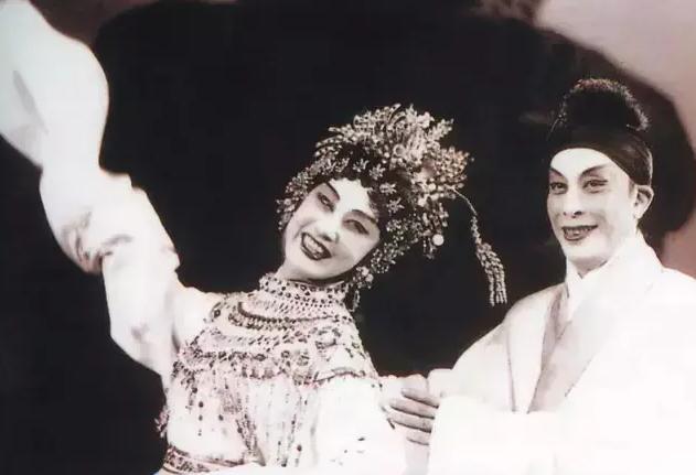 红线女与赵丹完整版,红线女一生四段情史