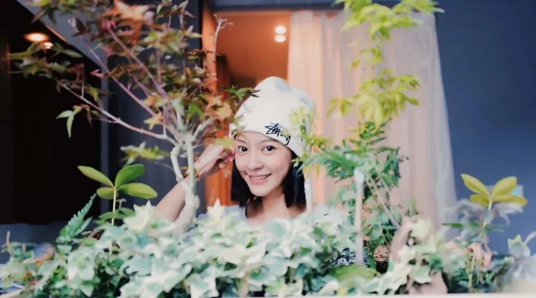 陈意涵活得潇洒自由的元气少女,陈意涵笑着跑的视频