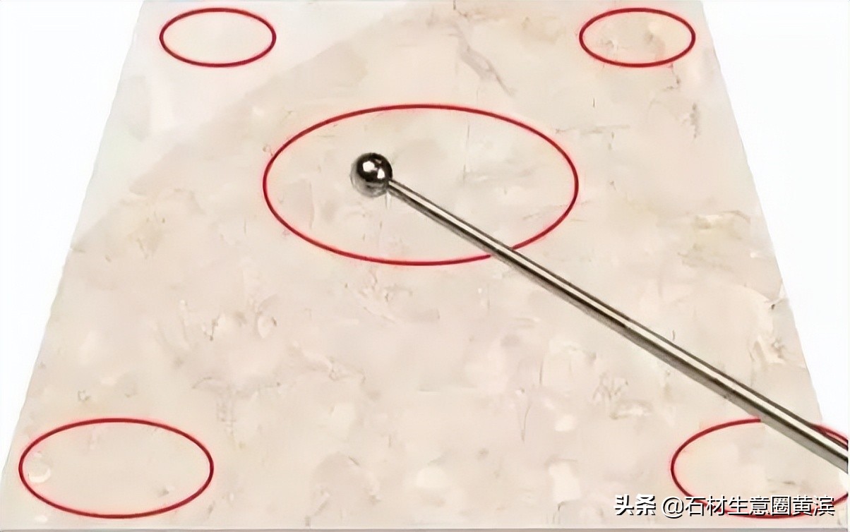 防止石材地面空鼓应采取哪些措施,大楼外墙下地面洒水石材空鼓塌陷