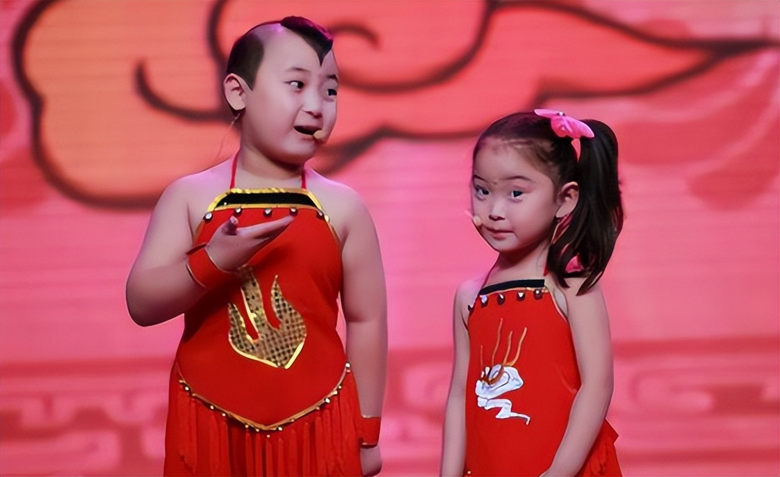 被注射抑生长剂，与女粉丝裸聊，这4位童星，真的被父母害惨了