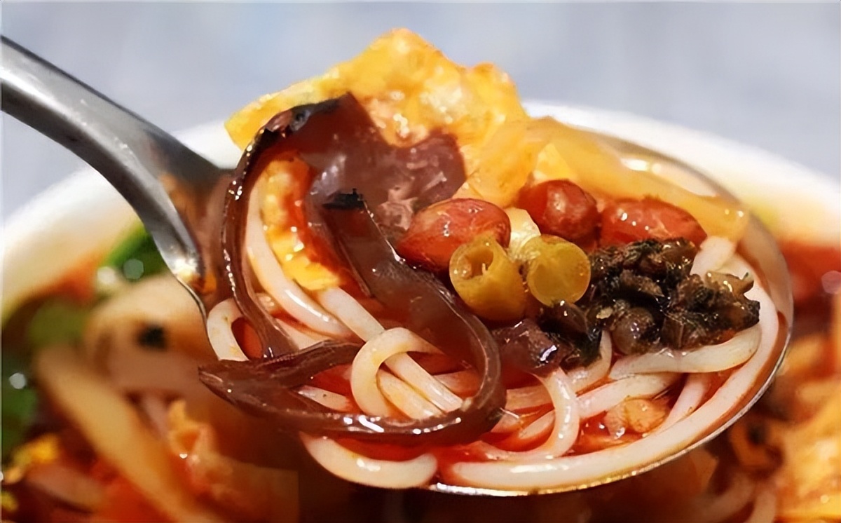 螺蛳粉为什么这么臭还这么好吃,螺蛳粉那么臭是怎么做的