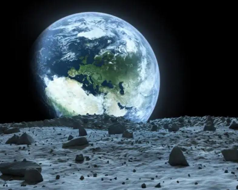 月球为何被地球潮汐锁定,月球总有一个重心偏向地球