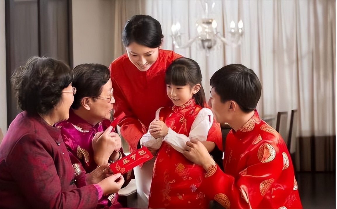 给孩子压岁钱有“讲究”，除夕和初一哪天好？寓意不同，别给错了