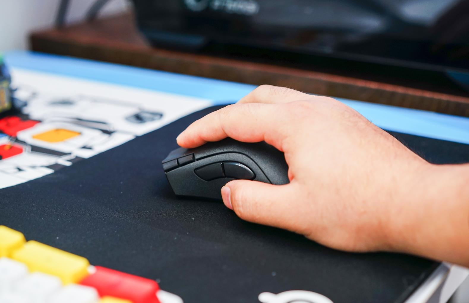 雷蛇炼狱蝰蛇v2x鼠标测评,雷蛇蝰蛇v2人体工学鼠标评测