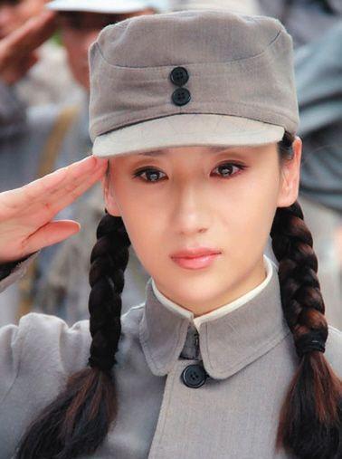 舍不得红唇眼线假睫毛，就别演女兵，这6位女星扮相才叫尊重观众