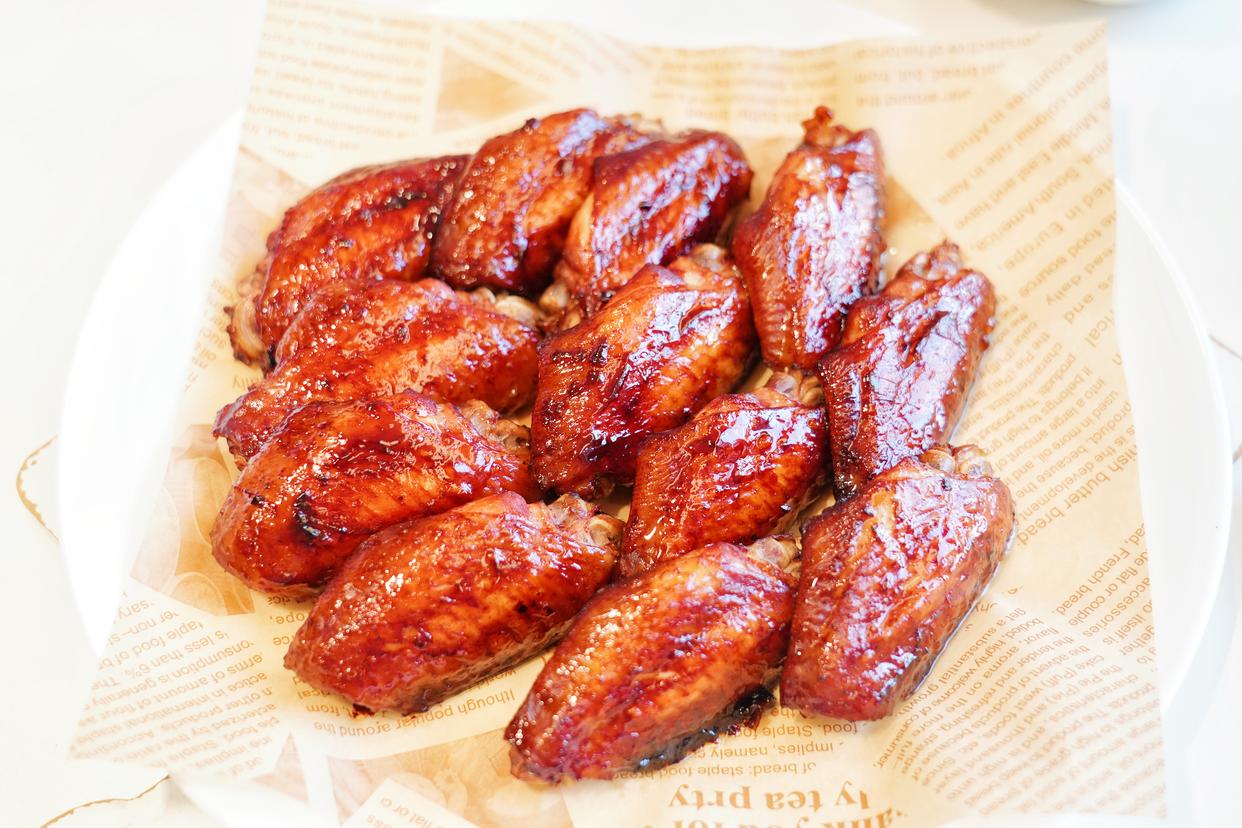喜欢吃奥尔良烤翅在家就可以做，秘制配方好吃到吮指，价格也便宜