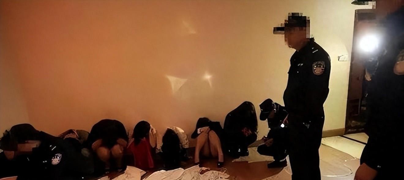 江苏一“鸭店”被警方捣毁，嫖客竟全是女富婆，最小嫖客才25岁！