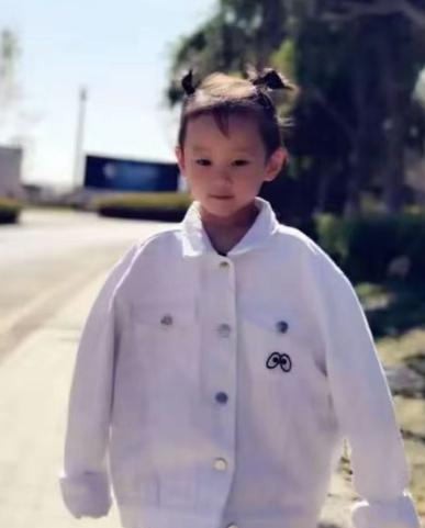 父女之间亲嘴的危害,父女亲脸拥抱违法吗